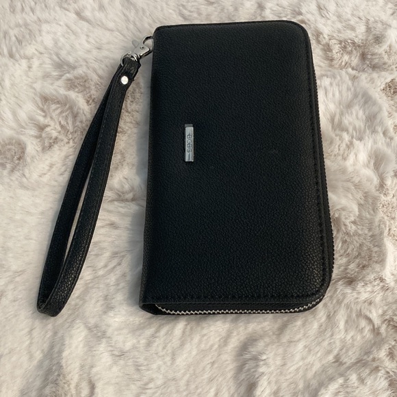 BCBG Brand new wallet. - Picture 5 of 5